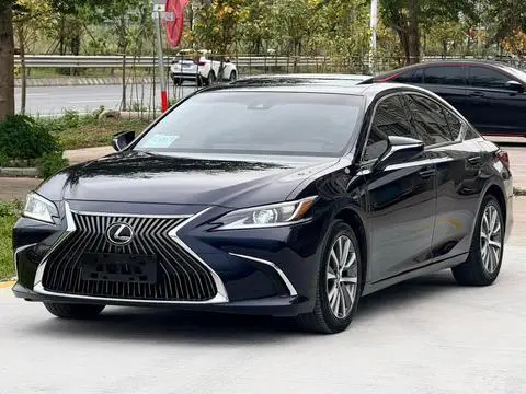 Lexus ES 2020 — фото 1