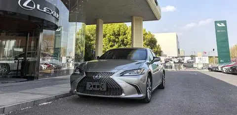 Lexus ES 2020