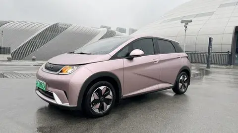 BYD Dolphin 2025