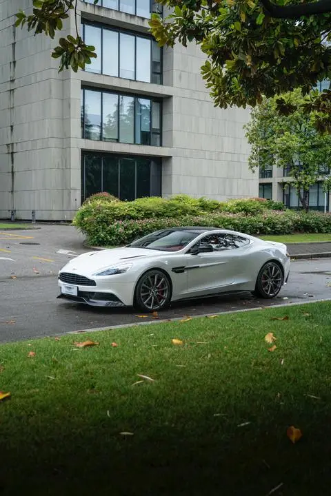 Aston Martin Vanquish 2013
