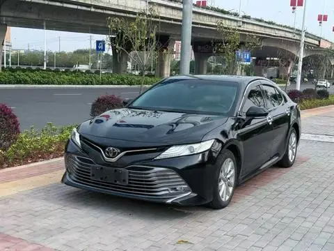 Toyota Camry 2018 — фото 1