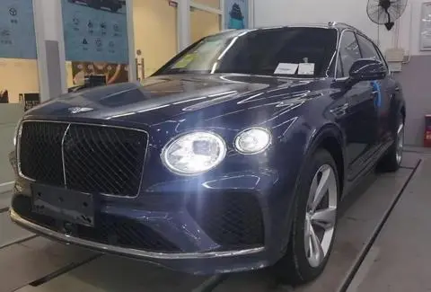 Bentley 添越 2023 — фото 1