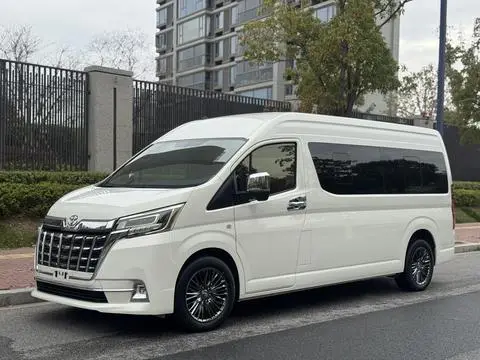 Toyota HIACE 2023 — фото 1