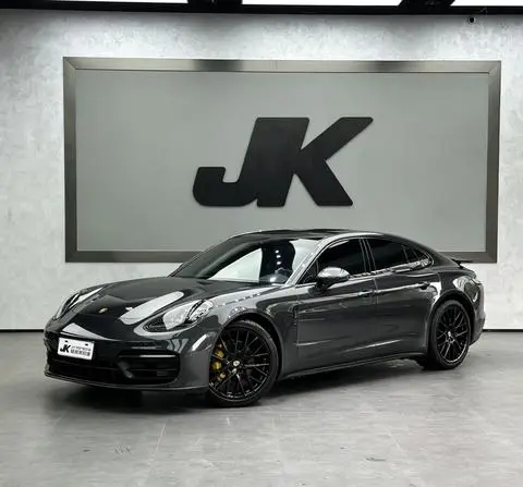 Porsche Panamera 2021