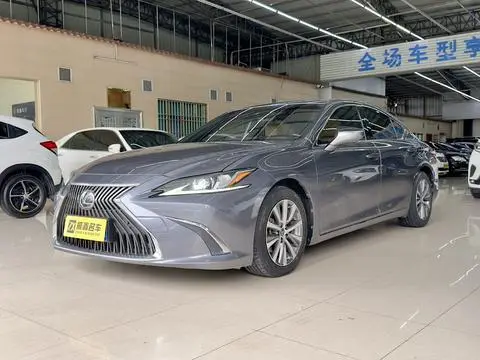 Lexus ES 2018