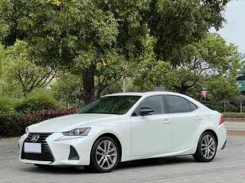Lexus IS 2017