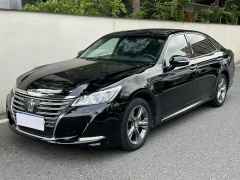 Toyota Crown 2015