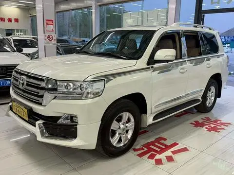 Toyota Land Cruiser 2015 — фото 1