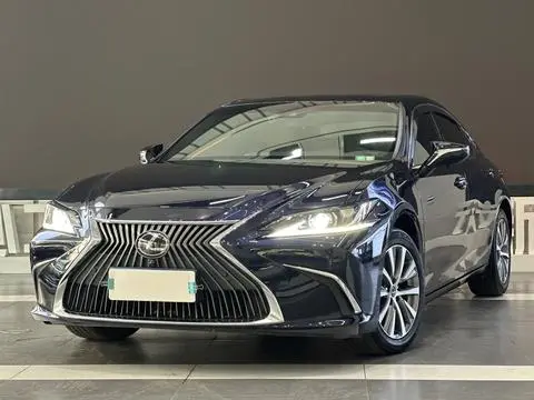 Lexus ES 2020