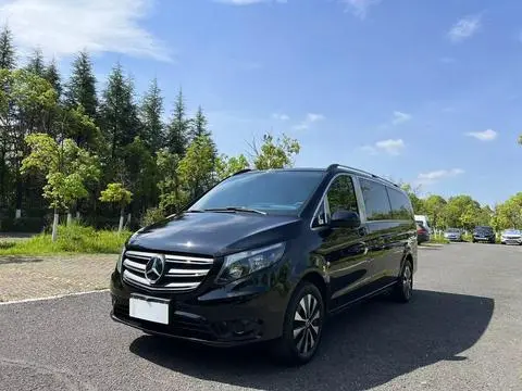 Mercedes-Benz 威霆 2023 — фото 1