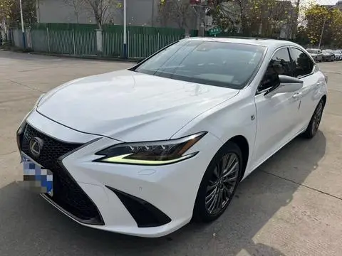 Lexus ES 2020 — фото 1