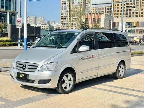 Mercedes-Benz 唯雅诺 2011