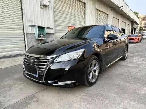 Toyota Crown 2015