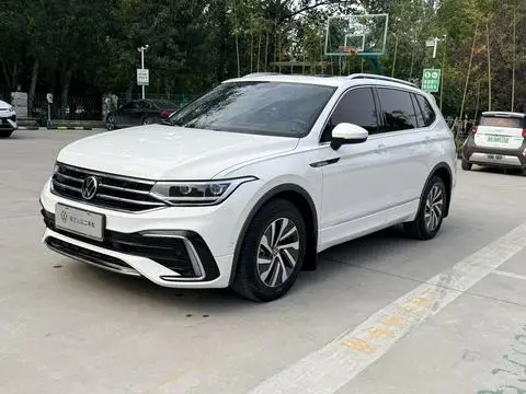 Volkswagen Tiguan L PHEV 2022 — фото 1