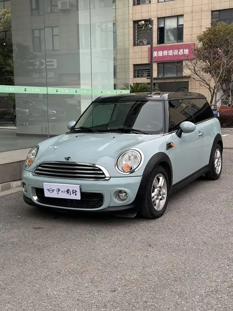 MINI CLUBMAN 2011