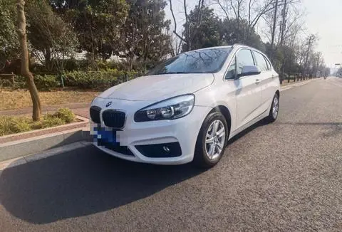 BMW 2 Series 多功能旅行车 2015