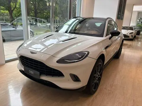 Aston Martin DBX 2024