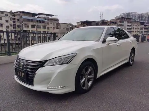 Toyota Crown 2018 — фото 1