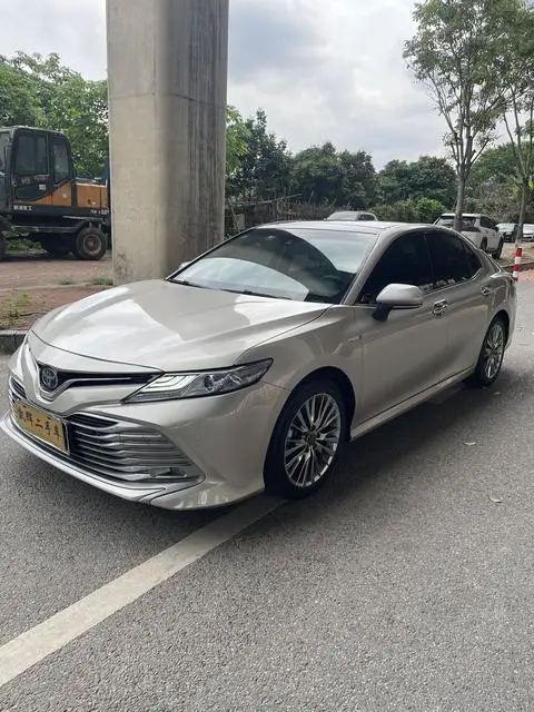 Toyota Camry 2018 — фото 1