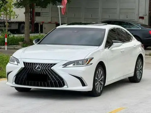 Lexus ES 2022