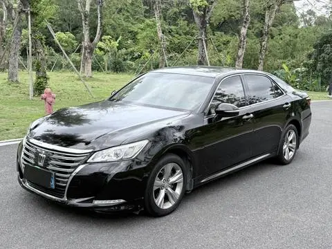 Toyota Crown 2015
