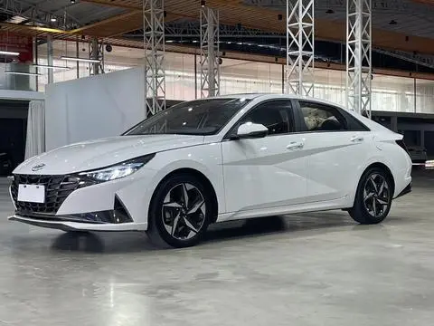 Hyundai Elantra 2022
