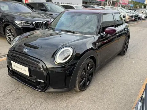 MINI MINI 2023