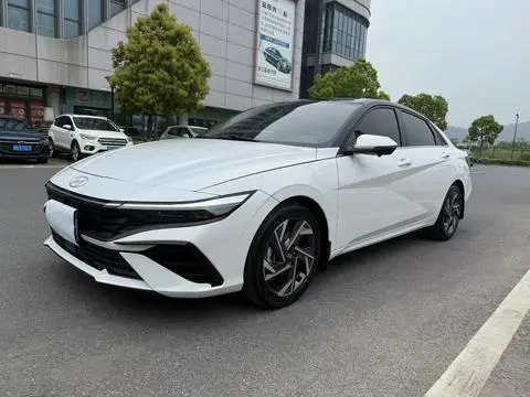 Hyundai Elantra 2023 — фото 1