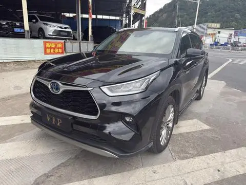 Toyota Highlander 2023 — фото 1