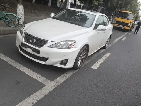 Lexus IS 2011