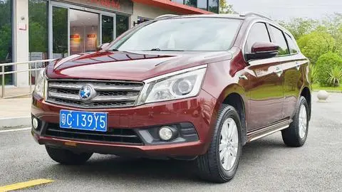 Venucia T70 2015