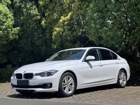 BMW 3 Series 2017 — фото 1