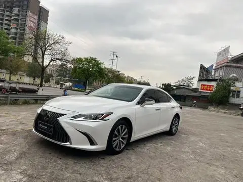 Lexus ES 2020