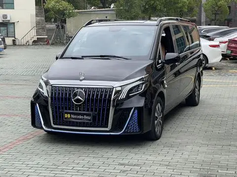 Mercedes-Benz 威霆 2023 — фото 1
