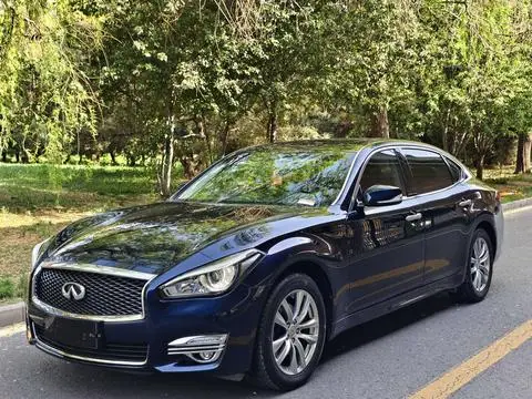 Infiniti Q70 2019