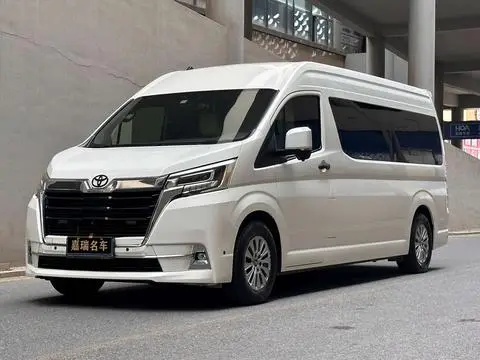 Toyota Hiace 2022 — фото 1