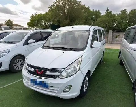 Wuling 荣光V 2016