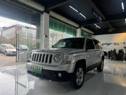 Jeep 自由客 2011