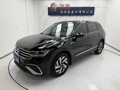 Volkswagen Tiguan L 2023 — фото 1