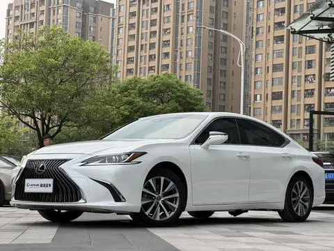Lexus ES 2020