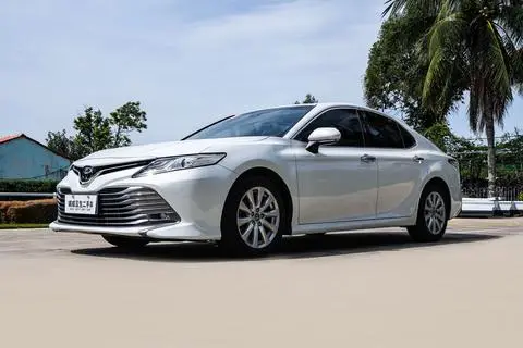 Toyota Camry 2018 — фото 1