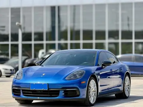 Porsche Panamera 2018 — фото 1