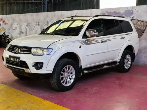 Mitsubishi Pajero Sport 2013