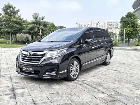 Honda 艾力绅 2016 — фото 1