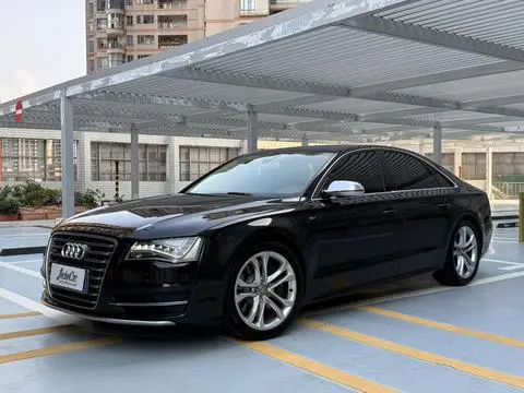 Audi S8 2013