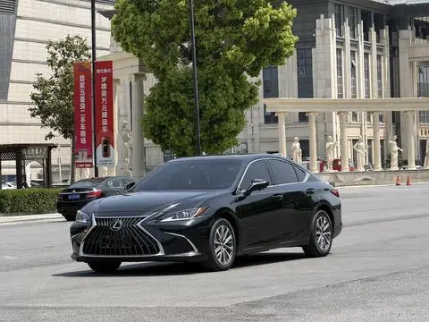 Lexus ES 2022