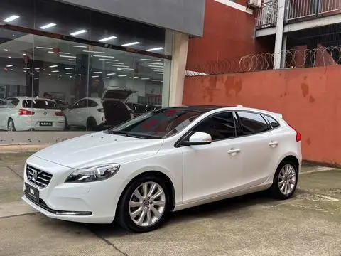 Volvo V40 2015