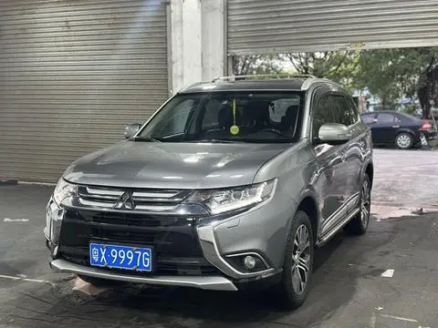 Mitsubishi 欧蓝德 2016 — фото 1