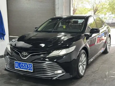 Toyota Camry 2018 — фото 1