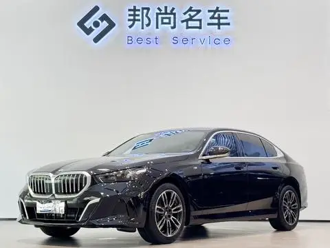 BMW 5 Series 2025 — фото 1
